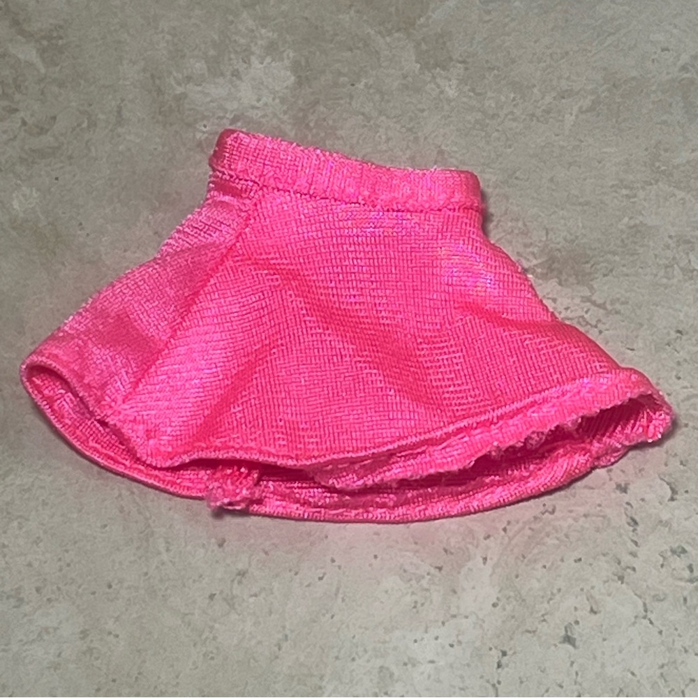 Vintage 1995 barbie doll pretty hearts pink skirt